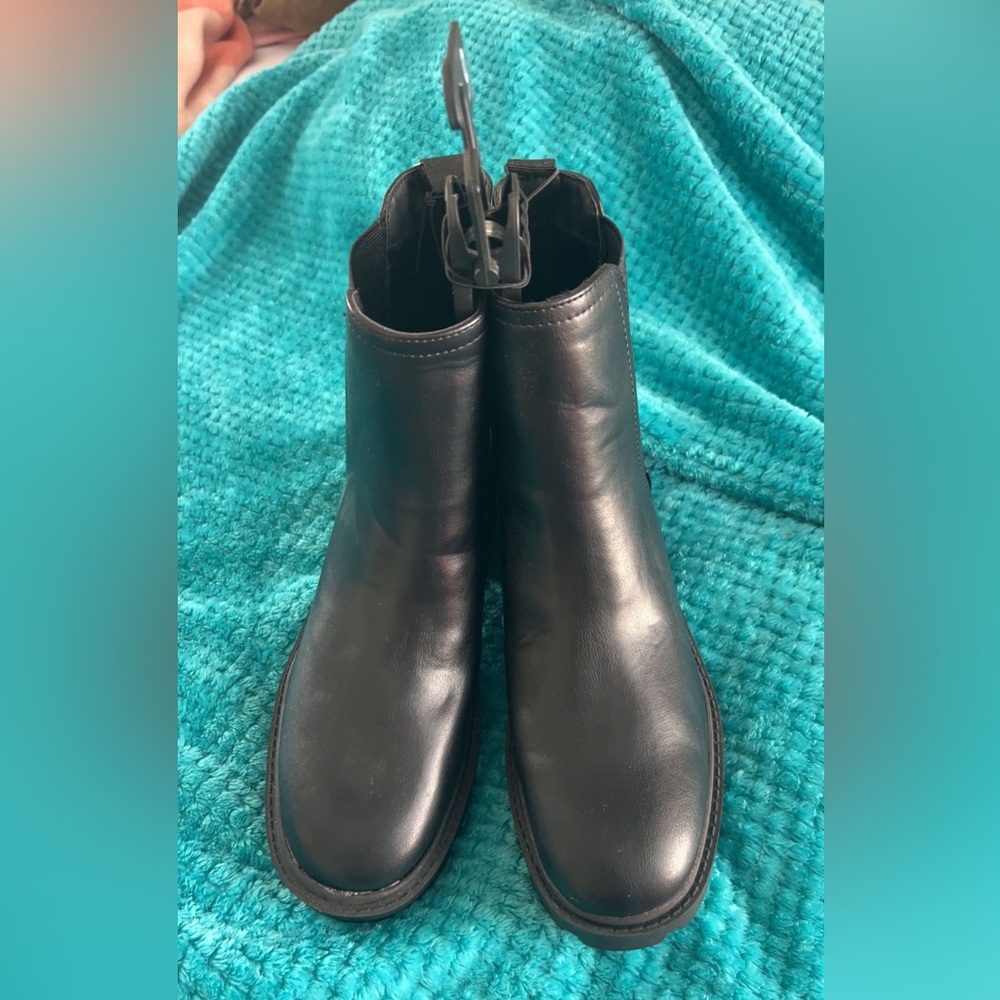 Never worn. Size 9 black boots. Memory foam.